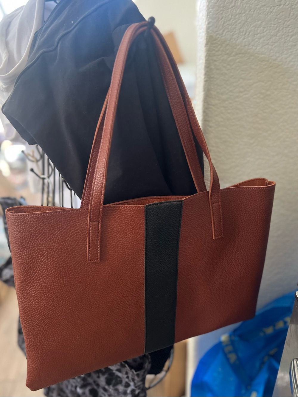 ✨ Vince Camuto "Luck" Tote - Excellent Condition! ✨